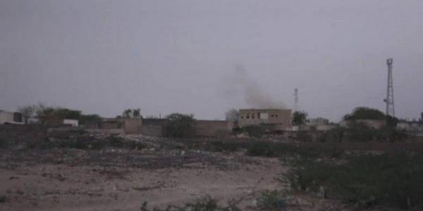قصف حوثي يطال منازل المواطنين في مديرية حيس جنوبي الحديدة