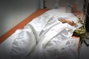 إصابة امرأة واحتراق محطة وقود في تعز في عمليتين عدوانيتين للحوثيين