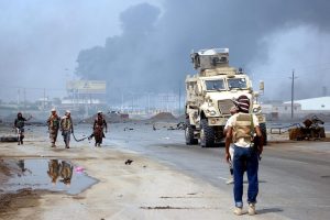 قائدا ”الحراس“ و”العمالقة“ يطالبان الشرعية بإسقاط ”ستوكهولم“ لاستئناف تحرير الحديدة