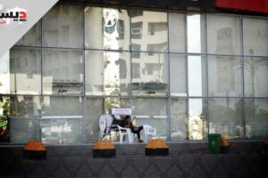 موجة إفلاس تعصف بالشركات والمنشآت التجارية والصناعات الصغيرة في مناطق سيطرة الحوثي
