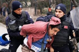تركيا تعتقل 51 شخصا.. والتهمة “غولن”