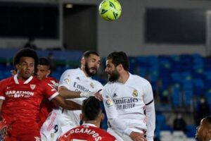 ريال مدريد يتعادل بشق الأنفس أمام إشبيلية