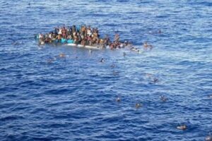 غرق قارب للمهاجرين يحمل 200 شخص ً قبالة اليمن