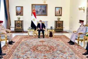 الرئيس المصري يؤكد دعمه للجهود السياسية لإحلال السلام في اليمن