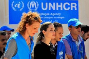 وصول المبعوثة الخاصة لمفوضية شؤون اللاجئين أنجلينا جولي إلى اليمن