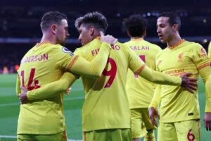 ليفربول يفوز على أرسنال ويشدّد الخناق على مانشستر سيتي