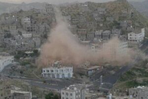 قصف حوثي يستهدف الأحياء السكنية في تعز