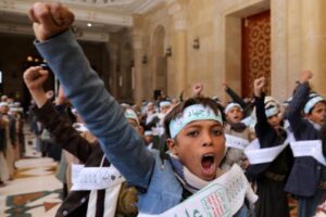 ميليشيا الحوثي تدشن معسكراتها الصيفية لاستهداف الأطفال