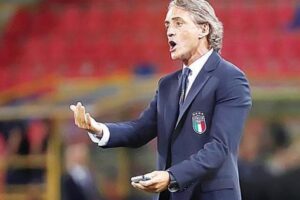 روبرتو مانشينى: حظوظ انتر وميلان ويوفنتوس قوية للفوز بالدوري الايطالي