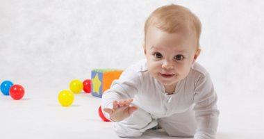 مهارات لتنمية تفكير طفلك من سن شهر لـ4 أشهر
