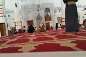 إب..ميليشيا الحوثي تقتحم مسجداً وتهدد الخطيب بالقتل