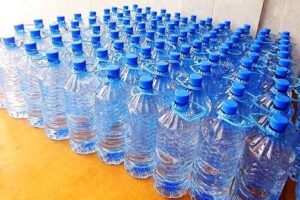 صنعاء.. ميليشيا الحوثي تغلق مئات محطات تعبئة مياه الشرب