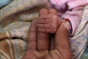 وفاة طفل بحقنة مضاد حيوي في مناطق سيطرة الحوثيين