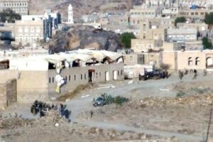 عناصر حوثية تداهم منازل المواطنين في قرية الخضر بالسوادية