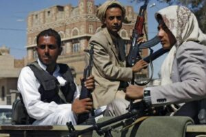 مليشيا الحوثي الإرهابية تنشر  العشرات من مسلحيها في مداخل ومخارج العاصمة صنعاء .