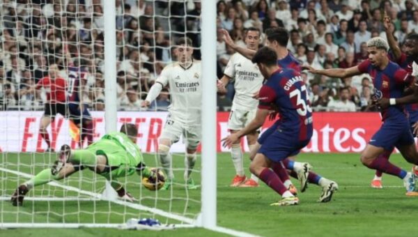 حكم الـvar عن هدف برشلونة الملغى: لا يوجد دليل على عبور الكرة للمرمى