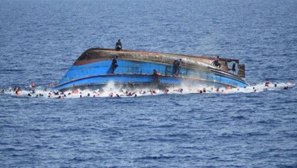 الهجرة الدولية: انقلاب قارب يحمل 77 مهاجرا
