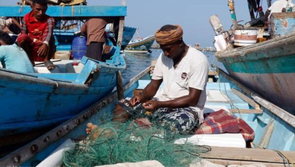 الهجمات الحوثية في البحر الاحمر تتسبب في حرمان آلاف الصيادين من لقمة عيشهم