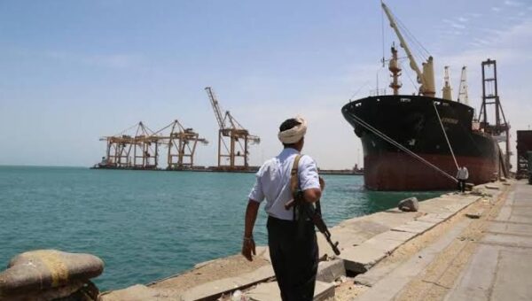 الصين تدعو الحوثيين إلى “احترام” حق الملاحة في البحر الأحمر