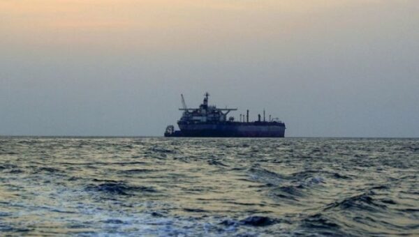 البحرية البريطانية: بلاغ عن حادث على بعد 76 ميلاً بحرياً شمال غرب الحديدة