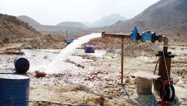 ميليشيا الحوثي تستنزف الحوض المائي لمدينة ذمار وتبيعه لمزارع القات