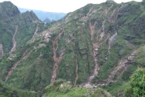 وفاة 39 شخصاَ في كارثة فيضانات ملحان في المحويت