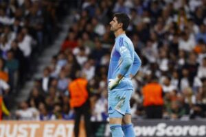 بعد رودريجو.. إصابة كورتوا وغيابه عن ريال مدريد بالكلاسيكو