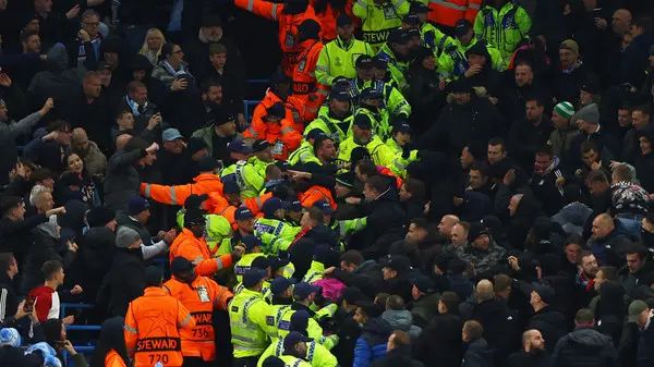 منع مشجعي فينورد من حضور مواجهة ليل في دوري أبطال أوروبا