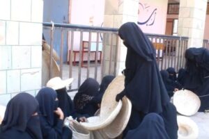 الحديدة  افتتاح معرض لمنتجات المتدربات في مخيمات النازحين بالخوخة