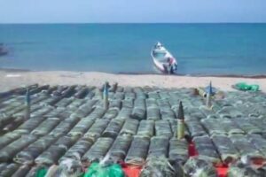 Yemeni Forces Seize Weapons-Laden Boat Bound for Houthis