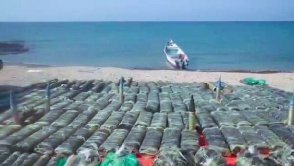 Yemeni Forces Seize Weapons-Laden Boat Bound for Houthis