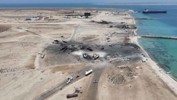 بحارة عالقون قبالة ميناء رأس عيسى يتطلعون إلى المغادرة