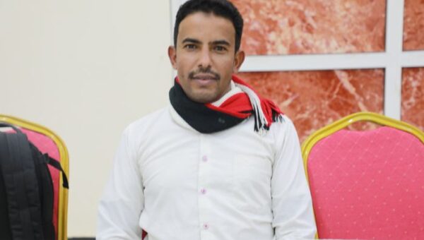 مايو الكبرياء: تاريخ أسسه الكبار