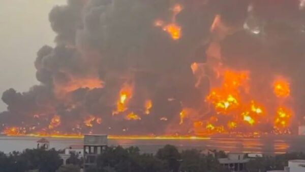 تدهور موانئ البحر الأحمر ينذر بتفاقم أزمة الغذاء في اليمن