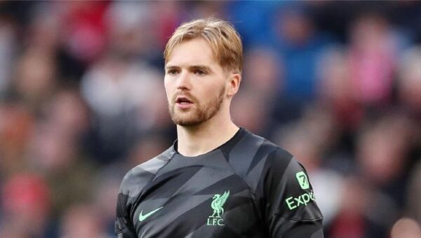 ليفربول يحدد سعر بيع حارسه في الصيف