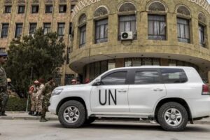 “العفو الدولية” و”هيومن رايتس ووتش” تطالب الحوثيين بالإفراج عن الموظفين الإنسانيين والحقوقيين