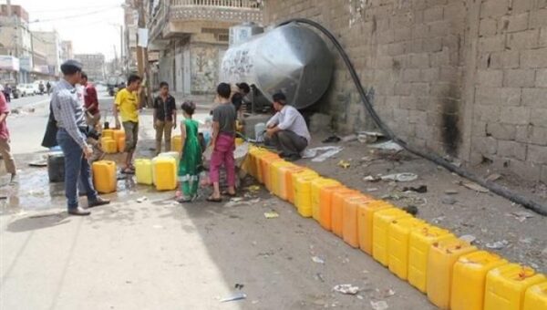مدينة إب تعاني من أزمة مياه خانقة مع قطع الحوثيين للإمدادات العامة