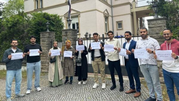 وقفة احتجاجية لطلاب اليمن في ألمانيا بعد تأخر مستحقاتهم