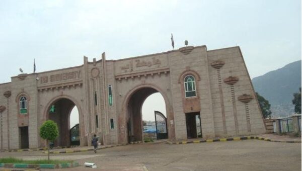 مليشيا الحوثي تختطف موظفًا في جامعة إب وتواصل حملة قمع الأكاديميين