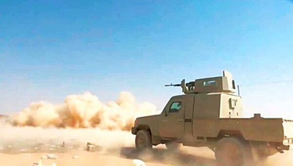الجيش يحذر من استخدام الطرق الصحراوية بين الجوف ومارب وحضرموت