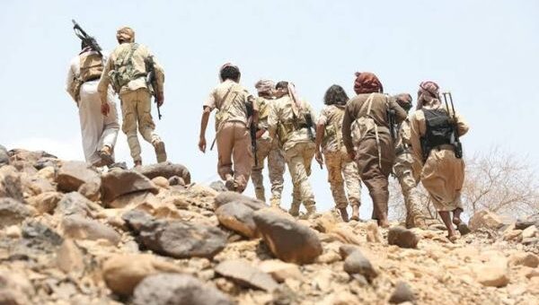 صعدة  مقتل 10 جنود في هجوم حوثي على مواقع الجيش بجبهة علب