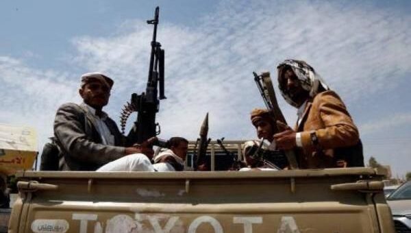 طقم حوثي يدهس معلماً في منطقة الحوبان بتعز