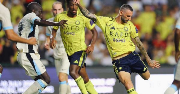 النصر “بعشرة لاعبين” يهزم الاتحاد ويصل لنهائي السوبر السعودي