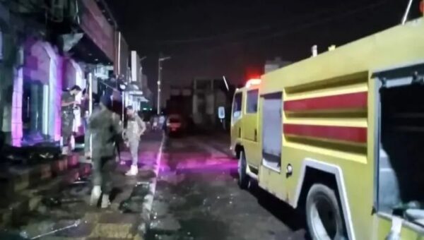 مارب  إخماد حريق هائل في محل تجاري وإصابتان نتيجة الحادث