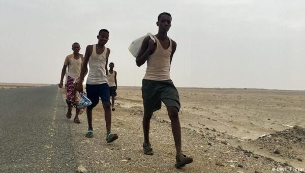 الهجرة غير الشرعية عبر البحر الأحمر تتسبّب في وفاة وفقدان 350 شخصًا