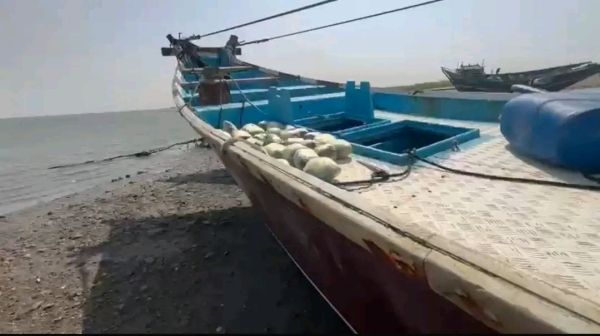 الأمن يضبط قاربًا محمّلًا بـ150 ألف حبة كبتاجون قبالة سواحل باب المندب