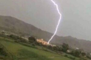 صواعق رعدية تودي بحياة طفلين في ريمة والدفاع المدني يحذر السكان