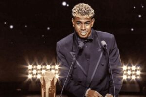 يامال ودوناروما وإنريكي.. جوائز “فرانس فوتبول” تتكشف