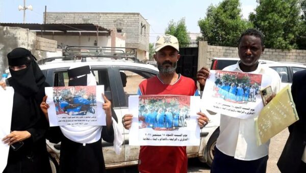 وقفة احتجاجية في الخوخة لإحياء ذكرى إعدام 9 من أبناء تهامة على أيدي الحوثيين