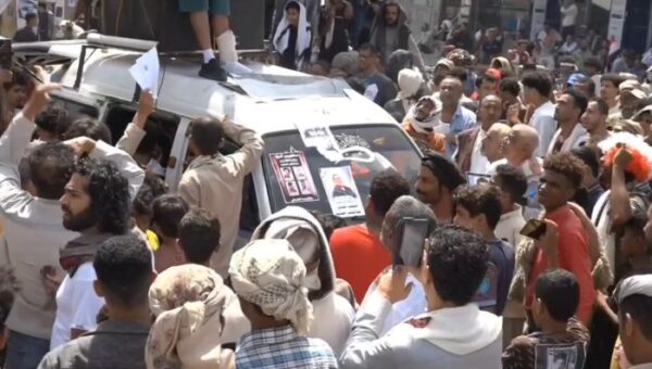 وقفة احتجاجية في تعز تطالب بإنهاء إفلات المطلوبين أمنياً من العقاب